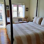 Elegant Duplex Lumineux Au Coeur De Lisbonne Διαμέρισμα