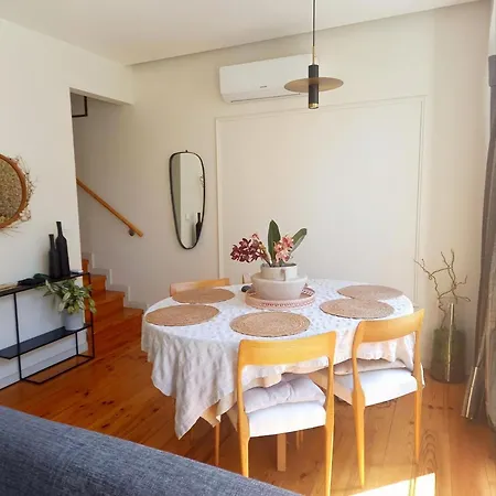 Elegant Duplex Lumineux Au Coeur De Lisbonne Apartman