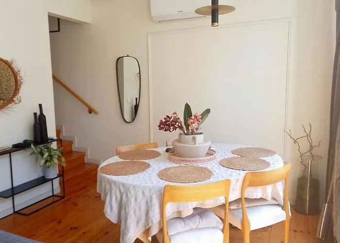 Elegant Duplex Lumineux Au Coeur De Lisbonne Apartman