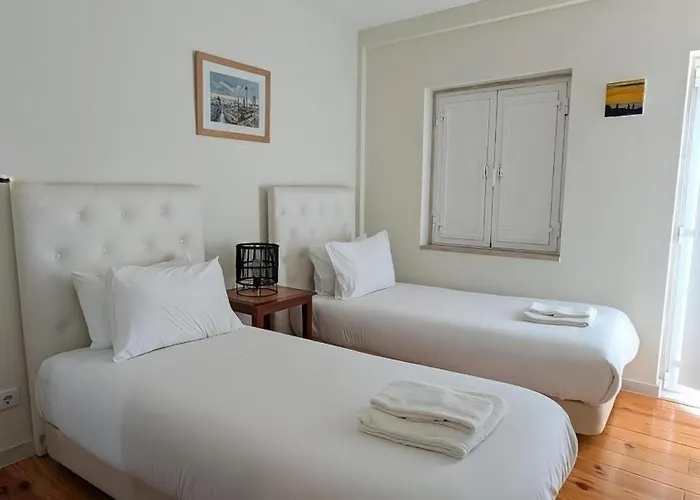 Elegant Duplex Lumineux Au Coeur De Lisbonne Apartman