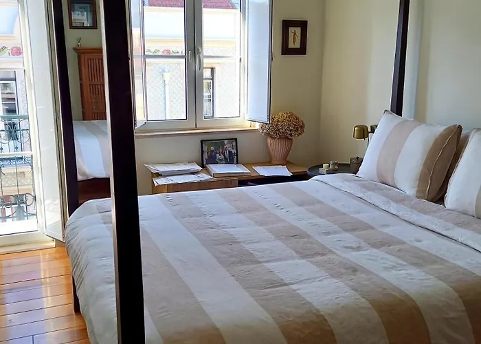 Elegant Duplex Lumineux Au Coeur De Lisbonne Apartman